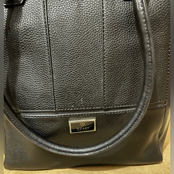 Guess purse - Picture 2 of 6